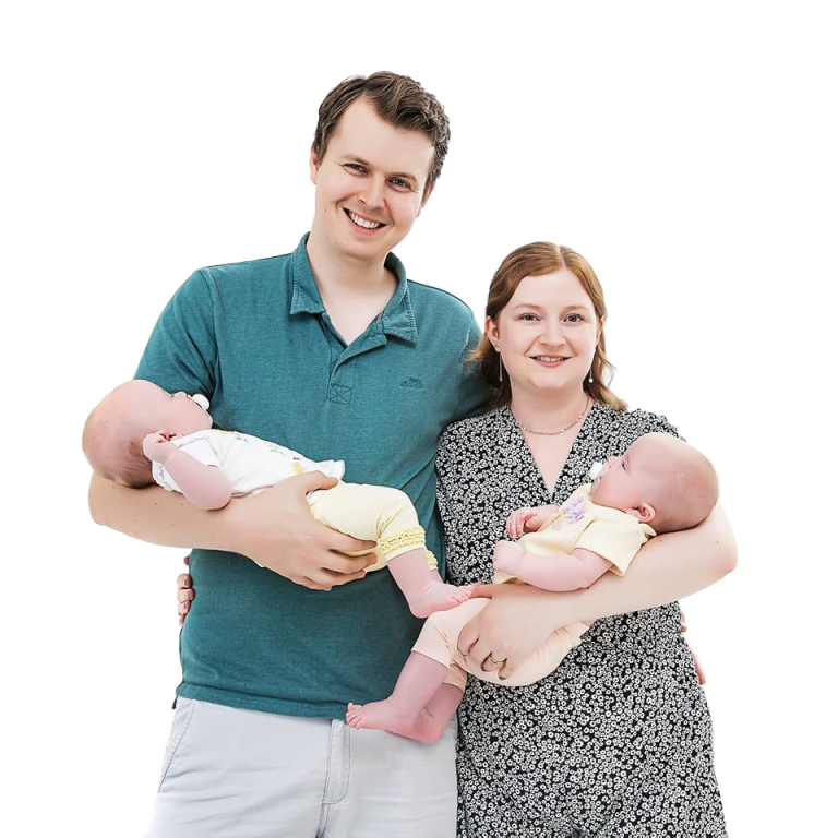 Family photo of Fredrik, his wife, and their twin daughters taken in August 2024.